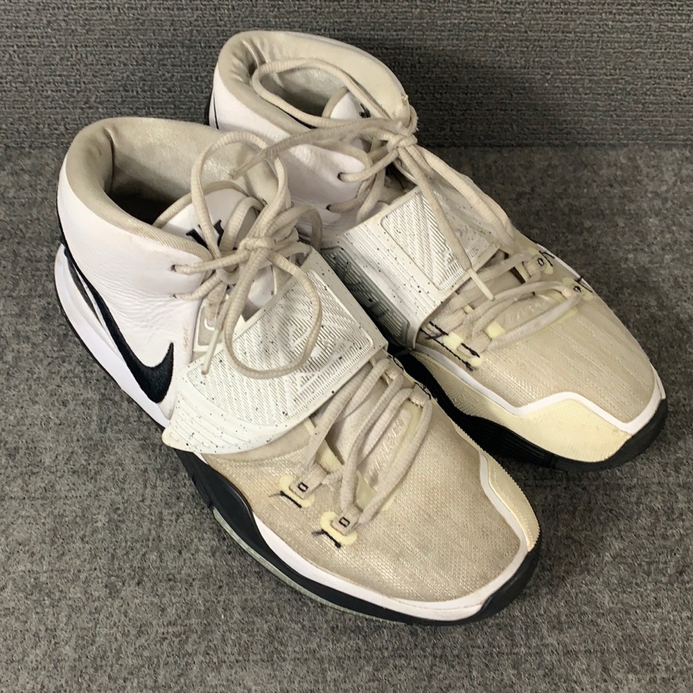 Nike Men's White and Black Sneakers